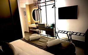 Cicerone'S Luxury Suites